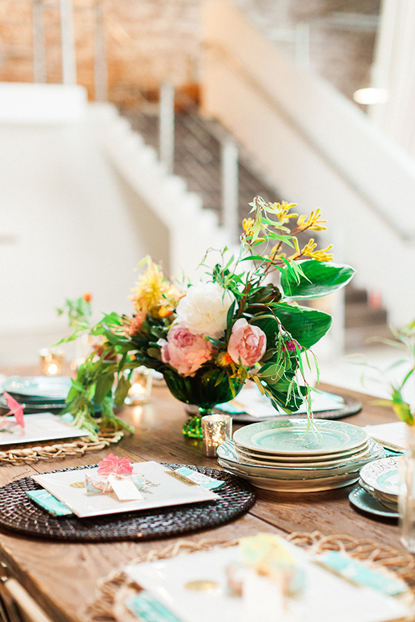 Tropical Table Florals | Photo by Haley Sheffield | www.inhonorofdesign.com