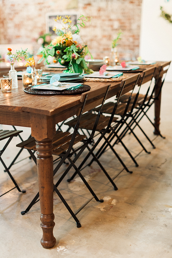 Tropical Theme Table Setting | Photo by Haley Sheffield | www.inhonorofdesign.com