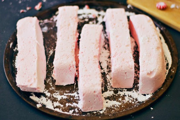 homemade peppermint marshmallows