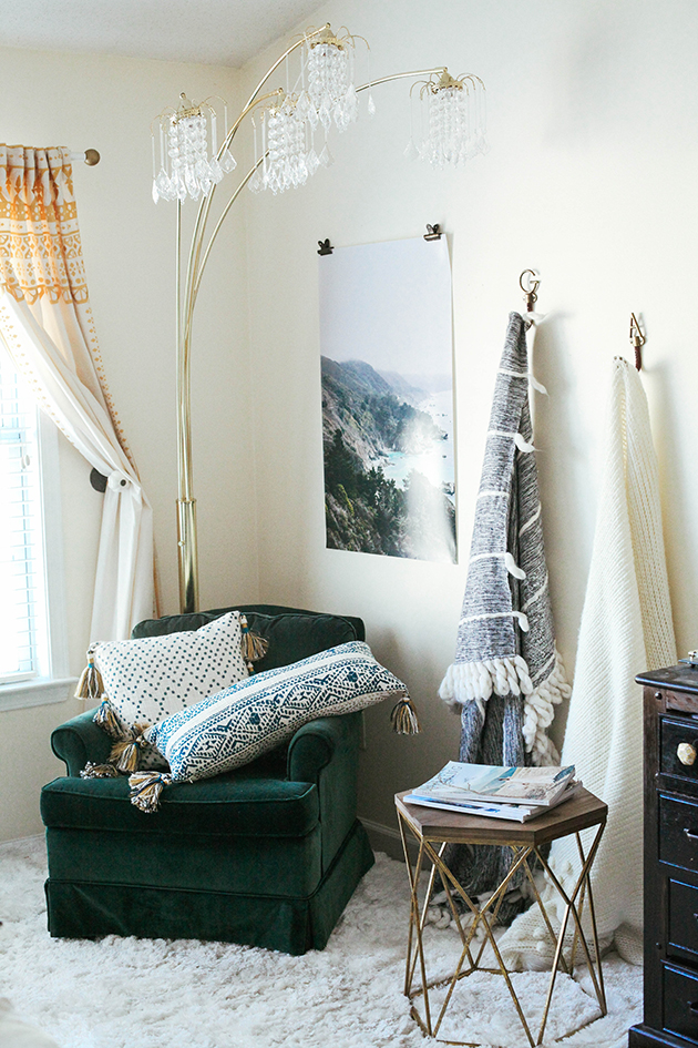 Cozy corner chair store for bedroom