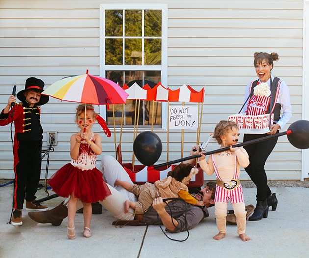family-halloween-costume-circus