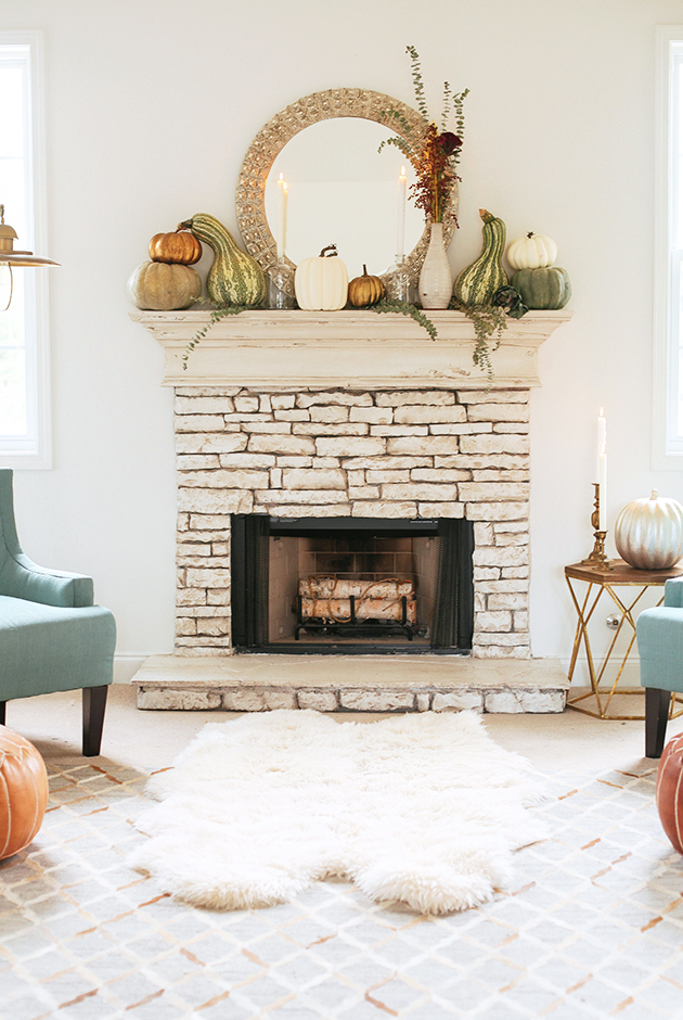 living-room-fall-mantle