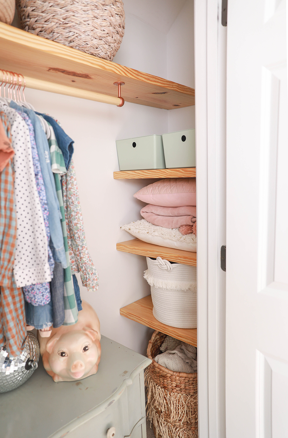 Diy Floating Wood Shelves Clothing, Can You Spray Paint Closet Shelves