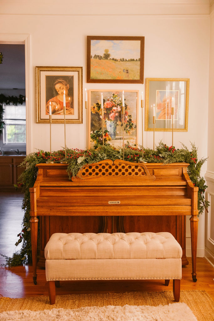 piano christmas decor