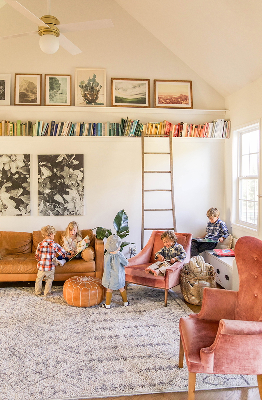 living room design - diy bookshelf - picture ledge 