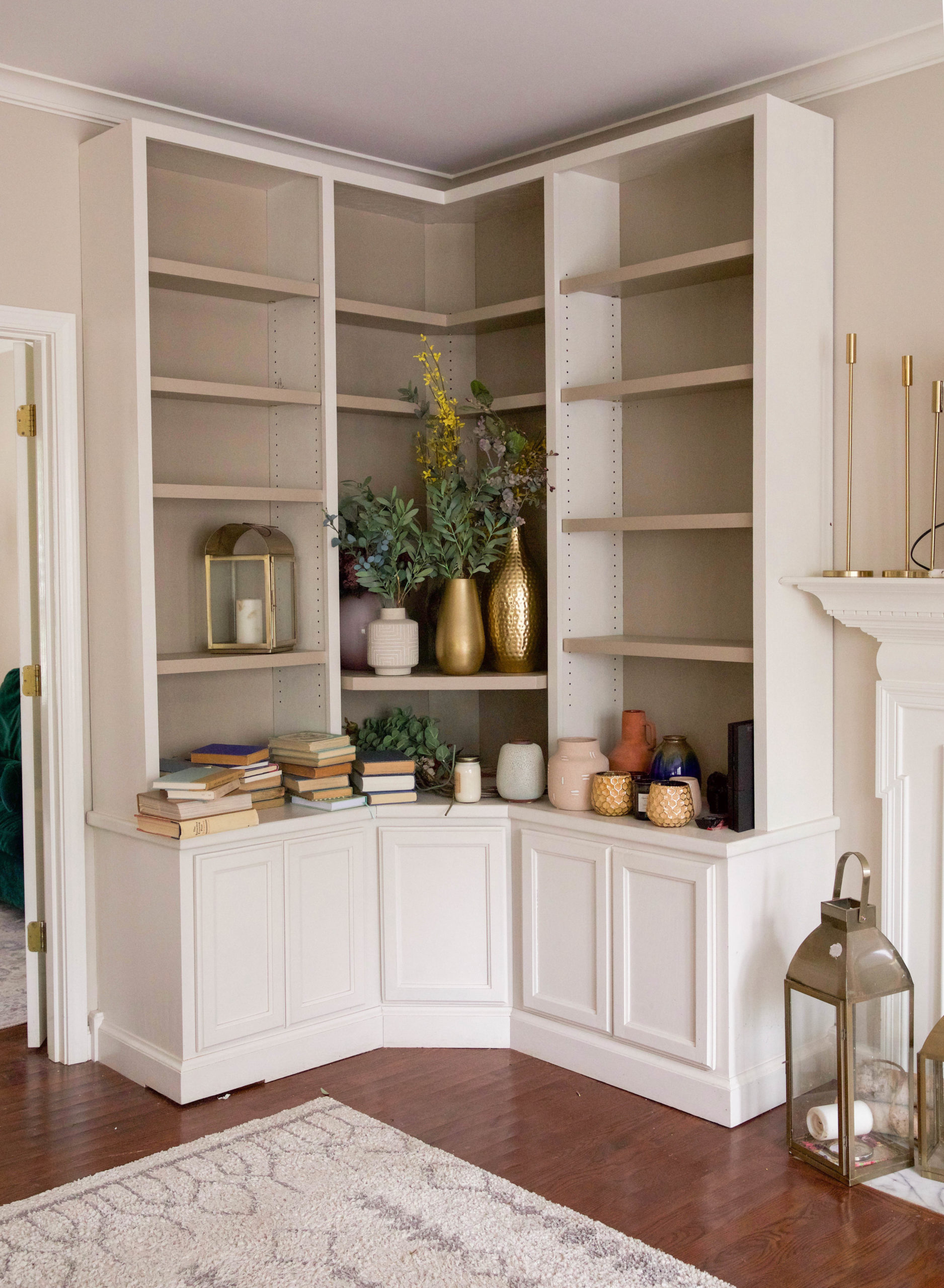 How to style open bookshelves