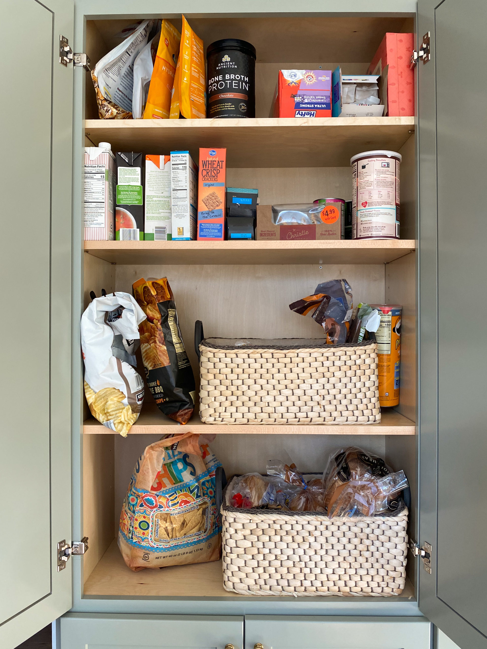 Photos Show Inside Beautifully Organized Pantries and Refrigerators