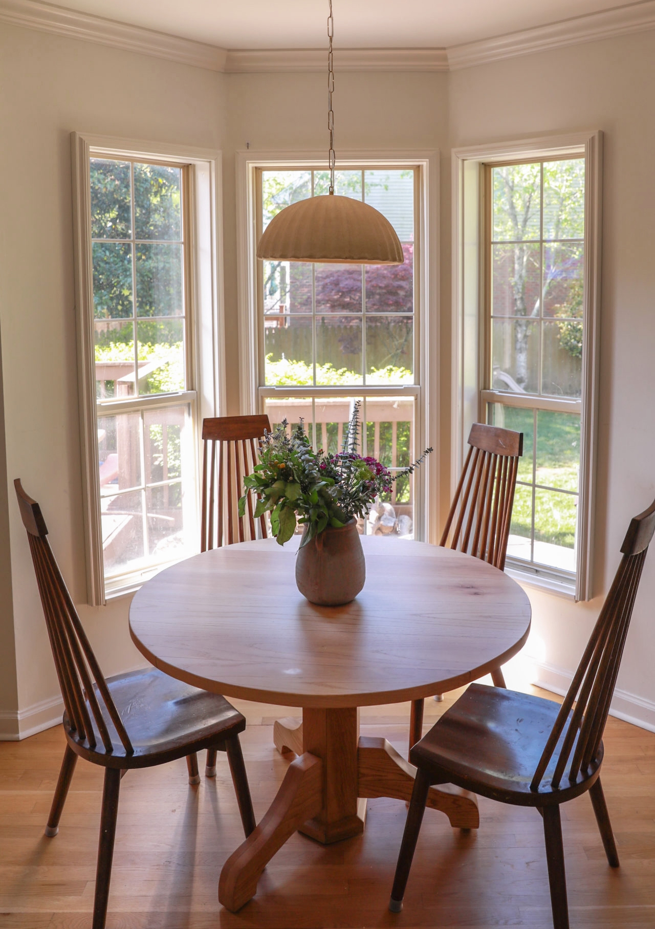 round dining table - breakfast nook