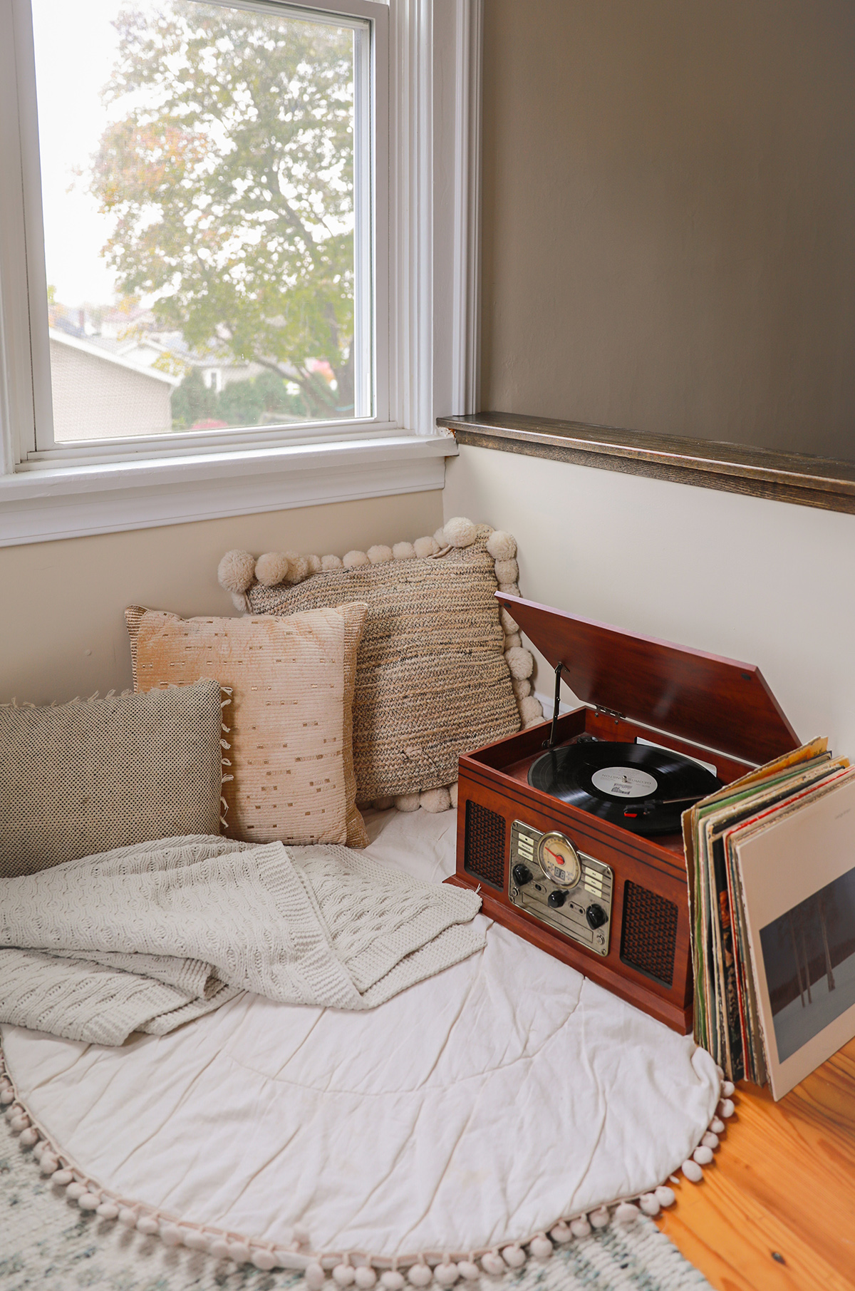 music corner - vintage record player