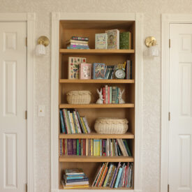 girls room design - bookshelf decor - IHOD